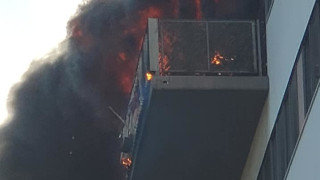 Осем души пострадаха при пожар в 25 етажна жилищна сграда в