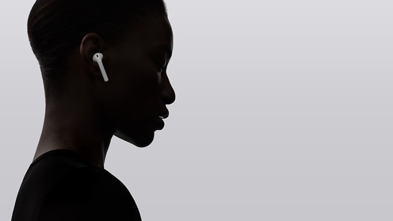 Защо се изчерпаха слушалките на Apple в Европа