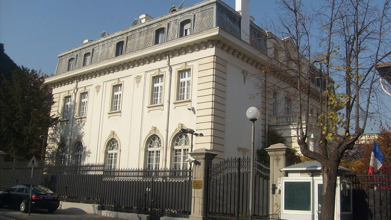 Ангел Куюмджийски е притежавал емблематични сгради в София като тази, която се намира на улица "Оборище" в София и в момента е резиденция на френския посланикс