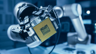 Полша възмутена от решението на САЩ да ограничи износа на AI чипове към страната