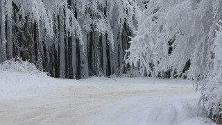 Снеговалеж в Гърция спира движението на тирове през ГКПП- Кулата