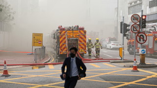 Двадесет и пет души загинаха при пожар в офис сграда
