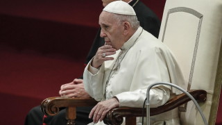 Папа Франциск отстрани трима кардинали от неофициалния си кабинет Двама