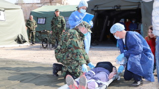 Екипите на Военномедицинската академия изпитаха реакцията си рухване на сграда