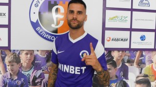 Опитният офанзивен халф Димо Бакалов стана поредното ново попълнение в