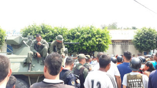 Венецуелски войници блокираха мост на границата с Колумбия