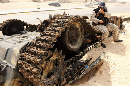 НАТО да се задейства в Либия, настоя Франция 