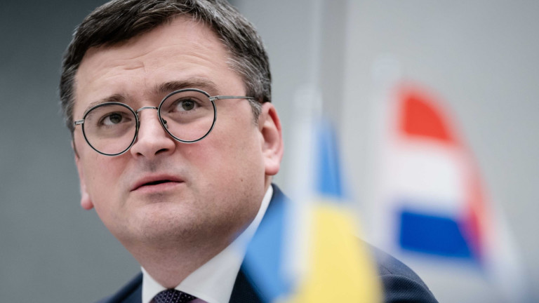 Украинският външен министър Дмитро Кулеба призова в четвъртък за възстановяване