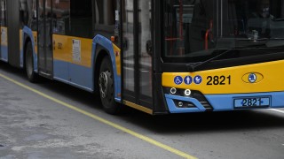 Автобус на градския транспорт блъсна мъж на пешеходна пътека в