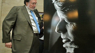 Блясък, мизерия и много ирония - вижте Лорънс Шилер