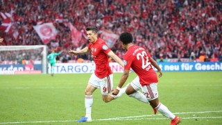 Звездата на Байерн Мюнхен Роберт Левандовски призова ръководството на се