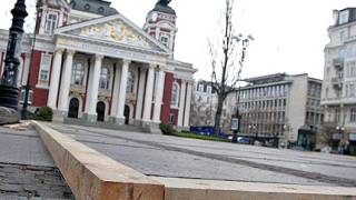 М-тел открива ледена пързалка пред Народния театър