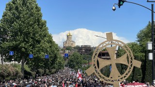 В петък хиляди грузинци водени от православни християнски духовници отбелязаха