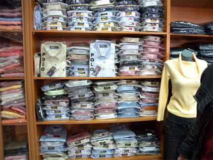 Полицаи иззеха хиляди луксозни дрехи в Сандански