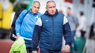 Треньорът на Левски Станимир Стоилов иска нов централен защитник който да
