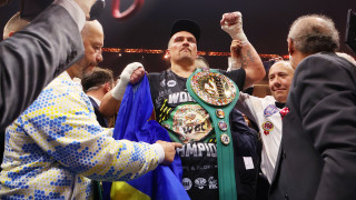 Световният шампион в тежка категория на WBC WBA WBO и