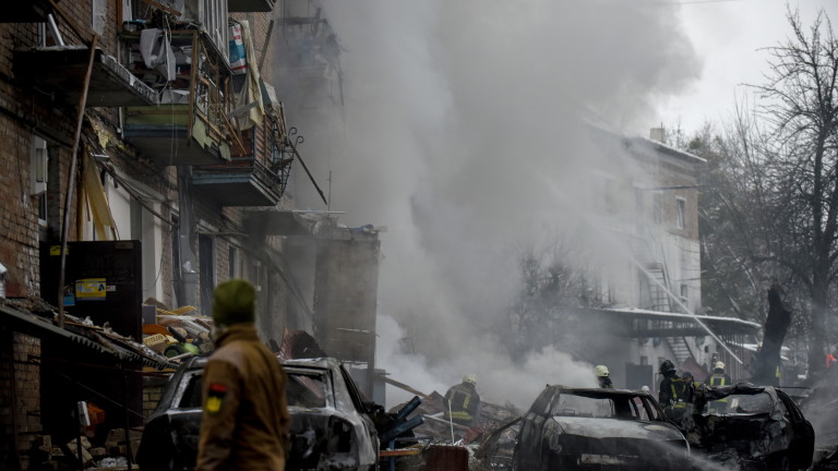 Взрив на граната уби войник и жена в апартамент в Киев