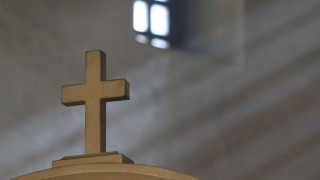 От днес 12 свещеници в Кипър са отстранени от църковна