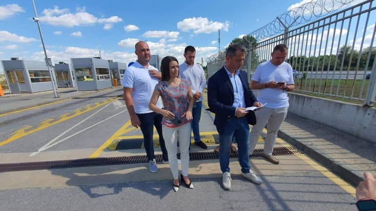 Разследва ли ОЛАФ контрабанда на дрехи през "Капитан Андреево"?