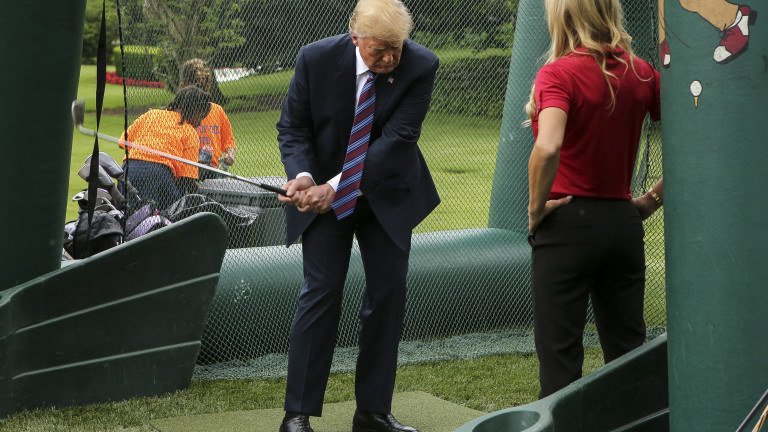 Доналд Тръмп инсталира голф симулатор за 50 000 в Белия дом