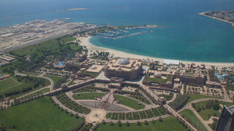 С какво привлича (богатите) туристи Абу Даби, където са "наляти" милиарди долари от петрол