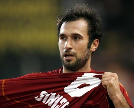 Рома се измъчи срещу Каляри - 3:2