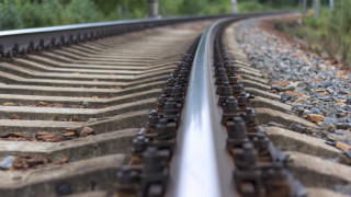 Един човек пострада след като беше блъснат от влак Това