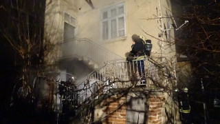 Две жени са в болница заради пожар в Благоевградско предаде