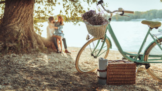 Всеки сезон носи своята романтика зимата със сгушването пред