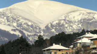 17 планински спасители издирват пострадал мъж край връх Ботев