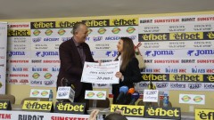 Заслужено! Лора Христова получи лека кола, значка и 20 хиляди евро