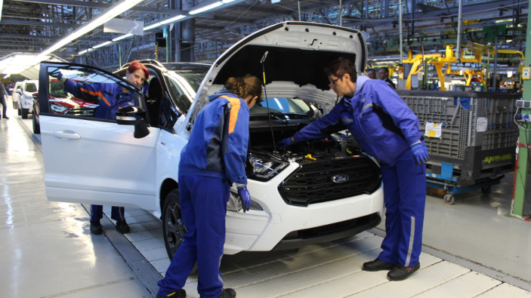 Ford търси 1700 души за завод на 80 километра от България