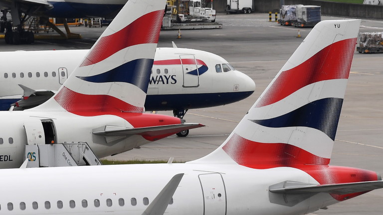 Близо 100 полета от и до Лондон са отменени заради компютърен проблем