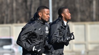 Нападателят Хуан Переа и защитникът Лукас Риян се присъединиха към подготовката