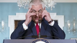 Тилърсън определи за смешни твърденията, че ще бъде сменен