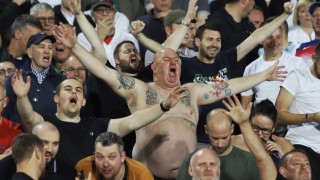 Всички футболни мачове в Англия остават без публика, но първенството няма да бъде спирано
