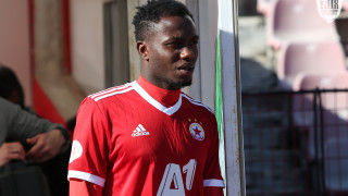 Младият нападател Бисмарк Чарлс ще подпише договор за три години