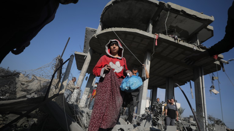 Израелските самолети засилиха атаките срещу Централна Газа в неделя, казаха