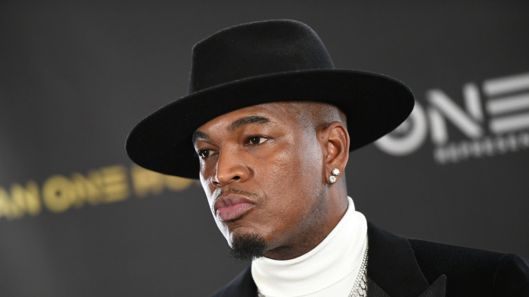 "Пирамида от жени" - рапърът Ne-Yo и неговите четири гаджета