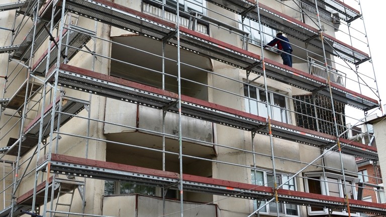 Законови промени улесняват достъпа до средства за енергийно обновяване на блокове