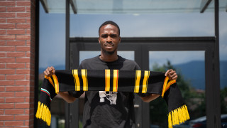 Ботев Пловдив подписа с френския полузащитник Мишел Еспиноса Халфът парафира