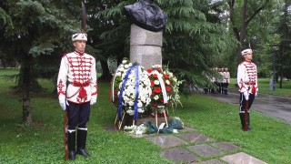 ПФК Левски отбеляза 183 ата годишнина от рождението на Апостола на