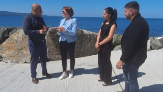 Областният управител проф Мария Нейкова и кметът на Китен Николай