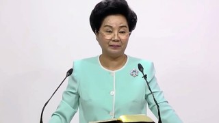 Появиха се шокиращи кадри които показват южнокорейски пастор да бие