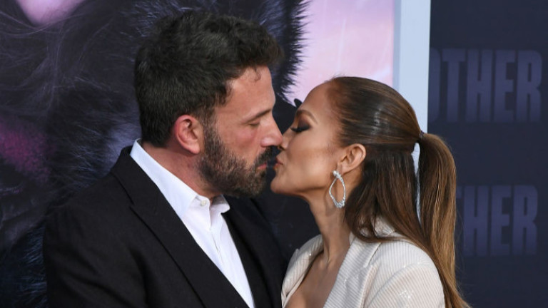 Когато Джей Ло прави секси подаръци