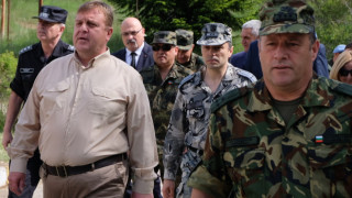 Каракачанов е доволен от МВР и МО в охраната на границата 