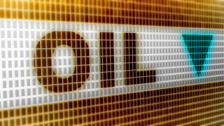 Цените на петрола спадат умерено в сряда сутринта след като