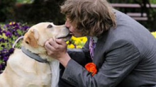 Австралиец се ожени за кучето си 