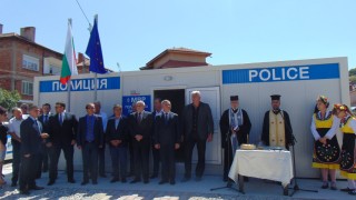 Откриха новата полицейска приемна в ромския квартал Лозница в Асеновград