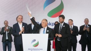 Демократична България настоява за президентско вето върху закона за горивата